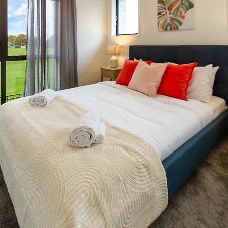 Peaceful Park View Townhouse 2 Bed W/Carpark Daire Christchurch Dış mekan fotoğraf