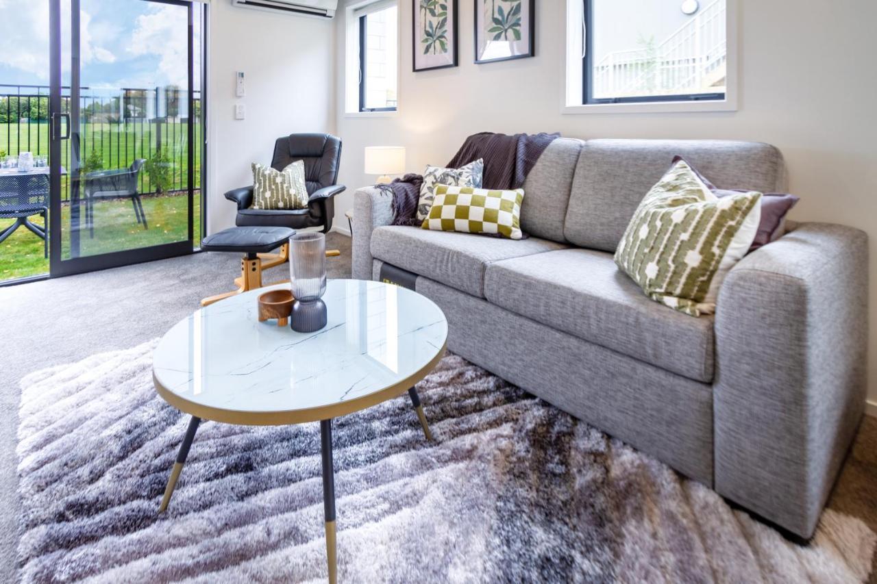 Peaceful Park View Townhouse 2 Bed W/Carpark Daire Christchurch Dış mekan fotoğraf