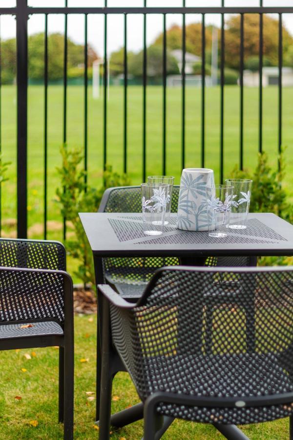 Peaceful Park View Townhouse 2 Bed W/Carpark Daire Christchurch Dış mekan fotoğraf