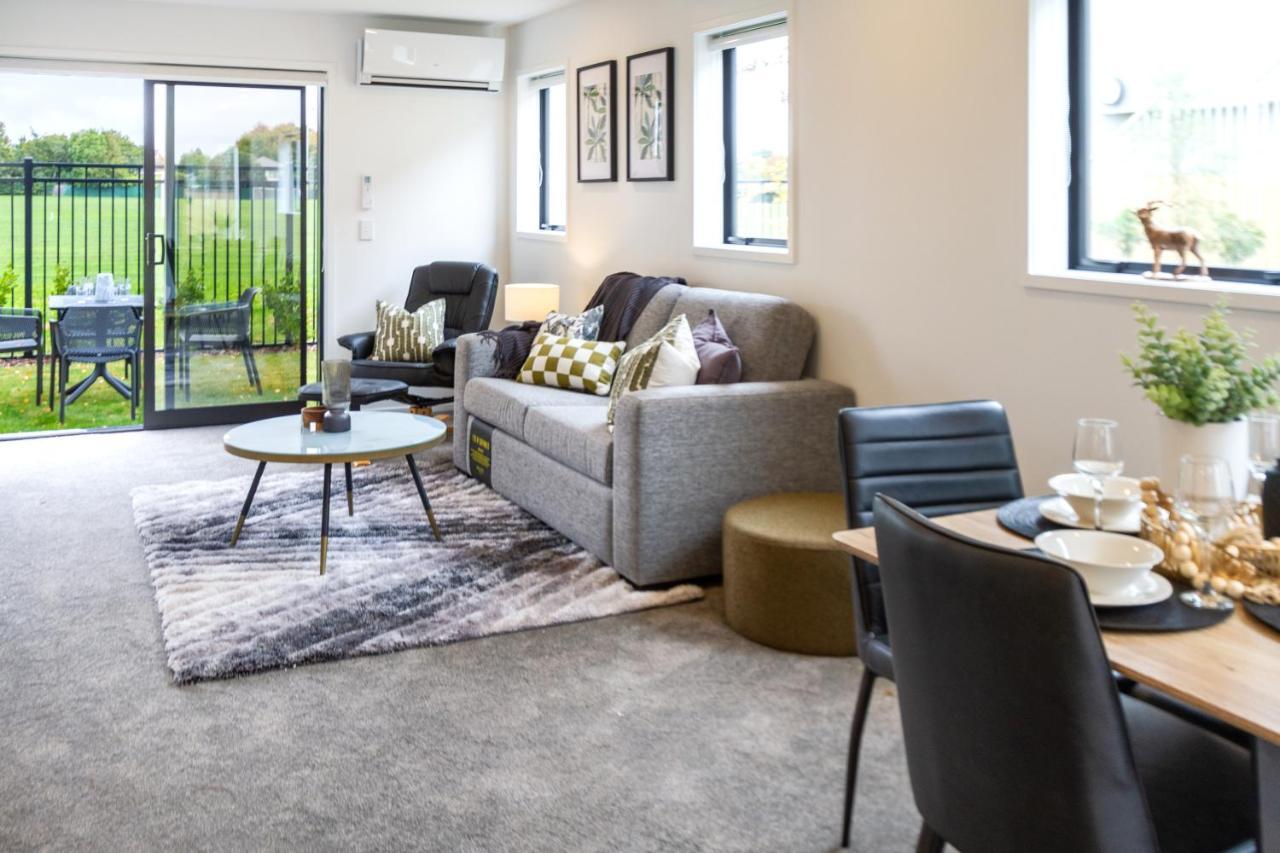 Peaceful Park View Townhouse 2 Bed W/Carpark Daire Christchurch Dış mekan fotoğraf