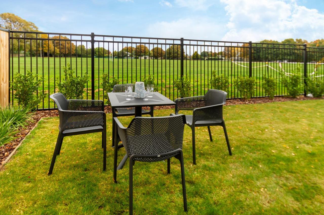 Peaceful Park View Townhouse 2 Bed W/Carpark Daire Christchurch Dış mekan fotoğraf