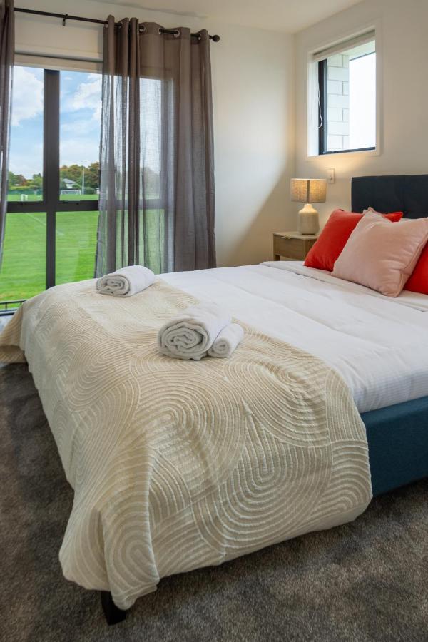 Peaceful Park View Townhouse 2 Bed W/Carpark Daire Christchurch Dış mekan fotoğraf