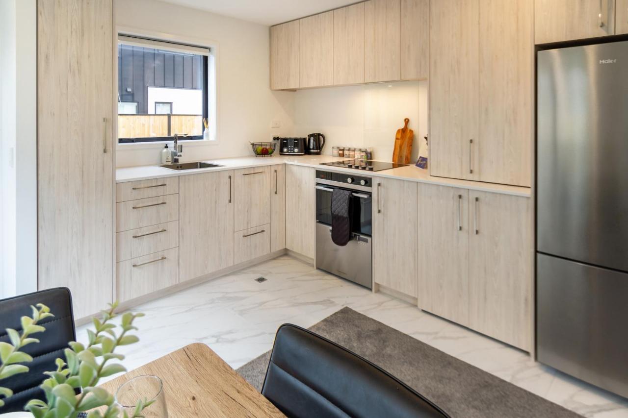 Peaceful Park View Townhouse 2 Bed W/Carpark Daire Christchurch Dış mekan fotoğraf