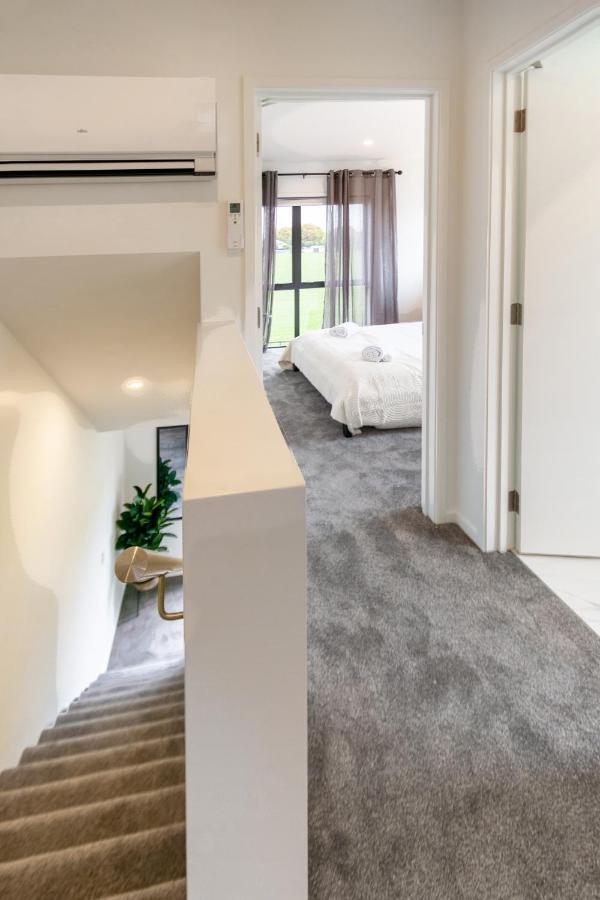 Peaceful Park View Townhouse 2 Bed W/Carpark Daire Christchurch Dış mekan fotoğraf