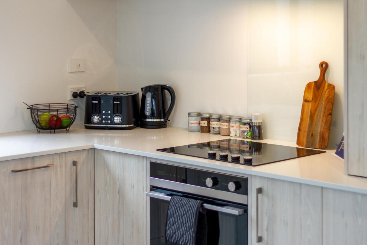 Peaceful Park View Townhouse 2 Bed W/Carpark Daire Christchurch Dış mekan fotoğraf