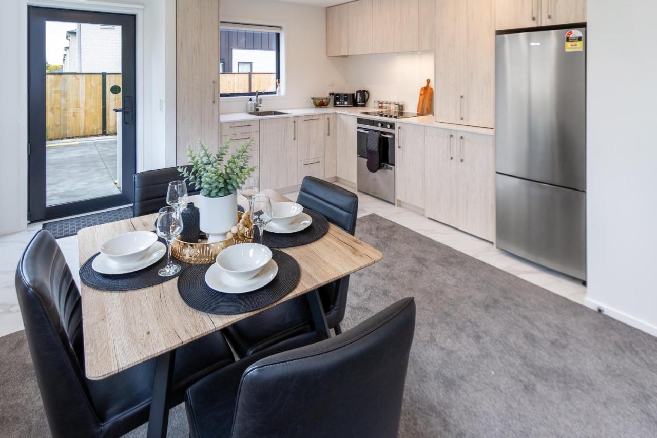 Peaceful Park View Townhouse 2 Bed W/Carpark Daire Christchurch Dış mekan fotoğraf