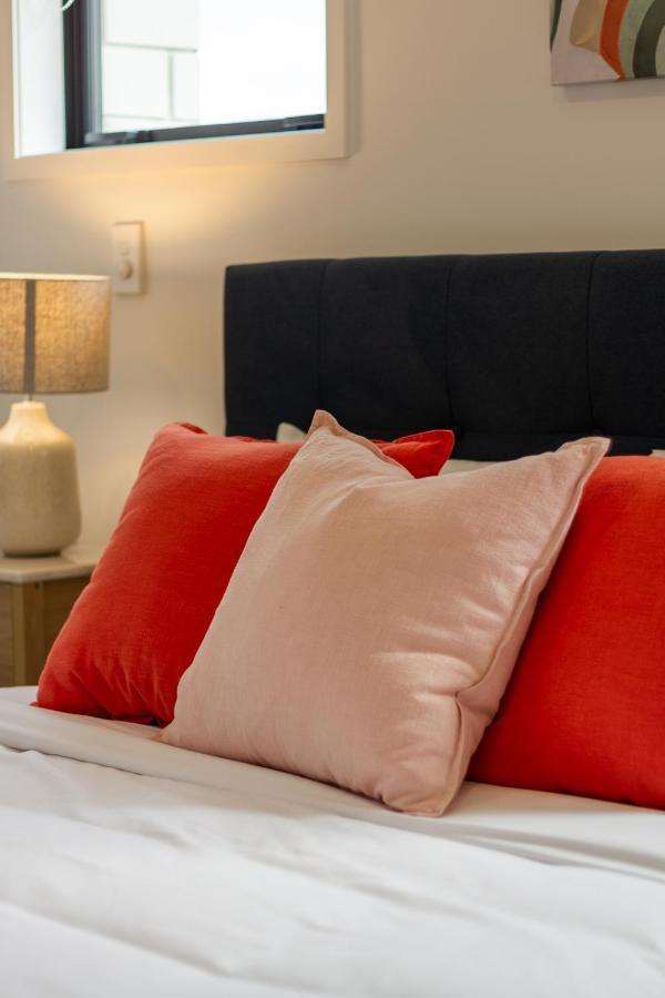 Peaceful Park View Townhouse 2 Bed W/Carpark Daire Christchurch Dış mekan fotoğraf